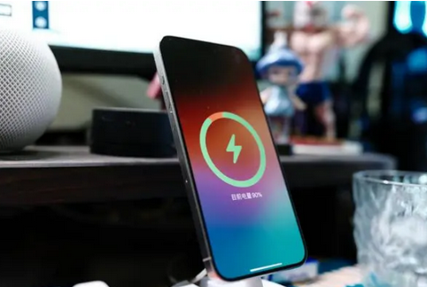 潍城苹果15换屏服务分享用什么充电器给iPhone15充电更好 